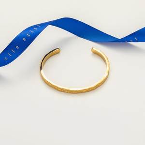 Le bracelet au design lisse et confortable le rend adapté à un usage régulier - Product Image 2
