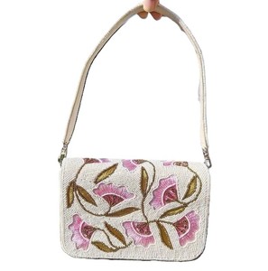 Sac bandoulière brodé ethnique à perles florales avec fermeture magnétique, idéal pour les soirées et événements festifs, accessoires de boutique - Product Image 6