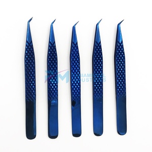 Pinzas Profesionales para Extensión de Pestañas RMI con Logotipo Personalizado, Agarre de Diamante, Acero Inoxidable Japonés, Plasma Azul, Punta en Ángulo de 45 Grados - Product Image 1