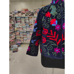 Blazer en velours brodé à la main pour femme, col mandarin, manches longues, motif floral, style ethnique hiver, cadeau pour elle - Product Image 4