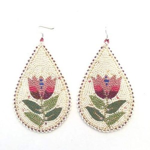 Pendientes artesanales con cuentas en forma de corazón, bordados a mano, pendientes de Mardi Gras con cuentas, hechos en India, pendientes hechos a mano para mujer. - Product Image 5