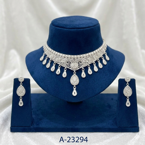 ชุดเครื่องประดับอินเดียสุดหรูจาก MOLL JEWELLERS รับรองคุณภาพ ทอง 24K ชุบหนา 0.3 มม. ประดับเพชรซิคอนรูปดอกไม้ สร้อยคอพร้อมต่างหู สำหรับผู้หญิง เหมาะสำหรับงานหมั้น - Product Image 4