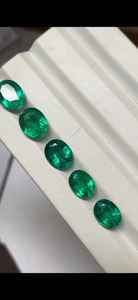 พลอยมรกตธรรมชาติจากแซมเบีย รูปทรงวงรี คุณภาพสูง สีสวยงาม รูปทรงสวยงาม พลอยเม็ดเดี่ยวสำหรับทำเครื่องประดับ - Product Image 2