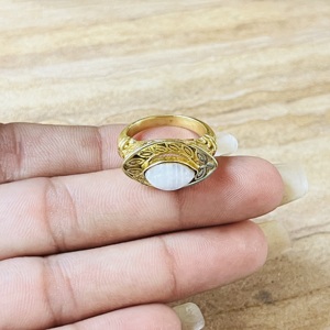 Anillo de Moda Vintage con Piedra Lunar, Diseño Tribal de Hoja Botánica, de Latón Chapado en Oro, con Forma Marquesa, Anillo de Declaración, Venta al por Mayor - Product Image 2