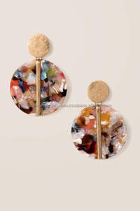 Boucles d'oreilles pour femmes antiques Conception unique d'anneau d'oreille en résine époxy - Product Image 3