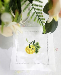 Serviettes de cocktail personnalisées brodées en coton blanc avec ourlet festonné pour événements à domicile et bars – Vente en gros - Product Image 2