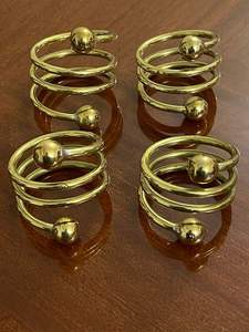 Juego de Servilleteros de Metal con Acabado Dorado para una Decoración Elegante de Mesa de Boda - Product Image 6