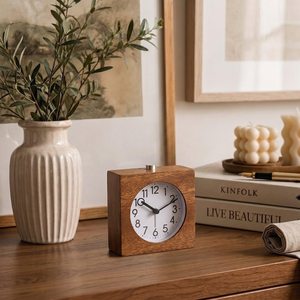 Horloge de table en bois artisanale pour cadeau et décoration intérieure - Product Image 4