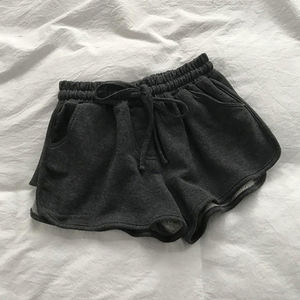 Shorts de malla transpirable ligeros de alto rendimiento para mujer, cómodos para ropa deportiva y casual. - Product Image 3