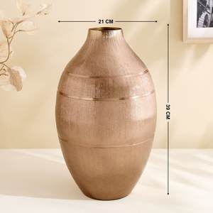 Jarrón cilíndrico moderno de metal dorado cepillado con banda central martillada, jarrón de suelo de lujo, minimalista, resistente al óxido, hecho a mano - Product Image 6