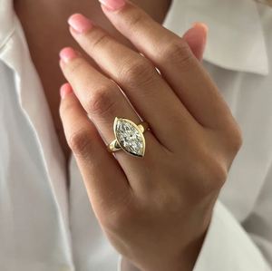 แหวนเพชรทรงมาร์คีส์ 1.5 กะรัต เพาะเลี้ยงในห้องปฏิบัติการ ตัวเรือนทอง 14K ดีไซน์หรูหรา สำหรับงานหมั้นและงานแต่งงานสำหรับผู้หญิง - Product Image 3