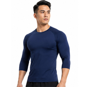 T-shirt de sport pour homme léger et extensible, séchage rapide, respirant, personnalisable avec logo, pour l'entraînement et la performance - Product Image 3