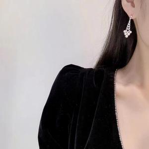 French Style Micro Zircon Inlaid Retro Flower <b>Earrings</b> Women's High-End Heavy-Industry Feeling Light Luxury <b>Fine</b> <b>Dangle</b> Jhumkas - Product Image 1