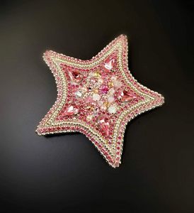 Broche de luxe brodée de perles, motif lune et étoiles, avec un savoir-faire de qualité supérieure - Product Image 5