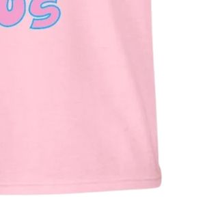เสื้อยืดแขนสั้นลายกราฟิกสีชมพูสำหรับวัยรุ่น ลายพิมพ์ตัวอักษรสีชมพูเข้ม "They Not Like Us" คอกลม สไตล์ลำลอง แฟชั่นวัยรุ่น ใส่ได้ทุกวัน - Product Image 6