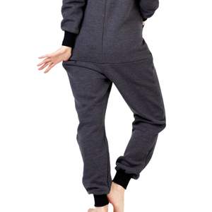 Pijama Enterizo de Forro Polar para Mujer con Logotipo Personalizado, con Capucha y Pedrería, Transpirable, Altamente Elástico, Sin Costuras Cruzadas, para Invierno - Product Image 3