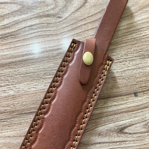 Étui à couteau en cuir marron avec fermeture à bouton, étui de rangement pour outils d'extérieur, design fait main avec passant de ceinture - Product Image 4