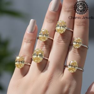 Bague de fiançailles classique pour femme en argent plaqué or 10K/14K avec moissanite taille coussin et sertissage à griffes - Charm Jewells - Product Image 4