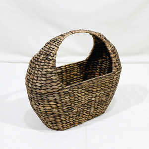Panier de rangement rustique en jacinthe d'eau naturelle tressé à la main, écologique, avec poignée intégrée pour la décoration et l'organisation de la maison - Product Image 1