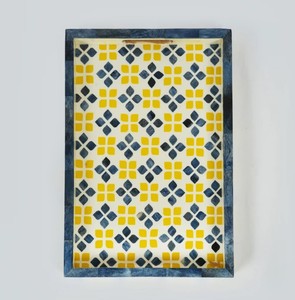 Bandeja Decorativa Rectangular de Madera, Diseño Bohemio con Grabado Floral Azul y Blanco, Hecha a Mano, para Servir o Almacenar, Decoración para el Hogar - Product Image 3