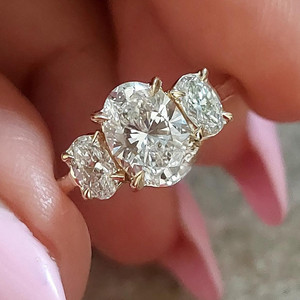 Anillo de Eternidad de Plata Maciza de 14k y 18k con Diamante Cultivado en Laboratorio, Corte Esmeralda, Certificado IGI, Bajo Precio, Alta Calidad - Product Image 2