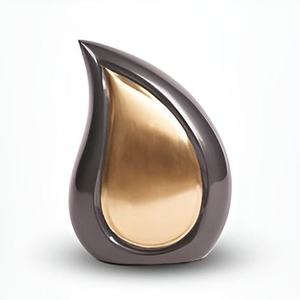 Urne décorative en forme de larme avec un profil élégant et une finition lisse pour les tables, les manteaux de cheminée, les étagères et les intérieurs contemporains - Product Image 2