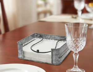 Porte-mouchoirs galvanisé au design carré avec des éléments décoratifs, parfait pour un rangement élégant des serviettes à la maison et au bureau - Product Image 1