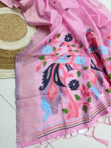 ชุดสาหรี่ผ้าไหมสีดำสำหรับผู้หญิง พร้อมผ้าคลุมไหล่ปักลาย ความยาวคลุมเท้า สไตล์อินเดีย สำหรับงานแต่งงานแบบดั้งเดิม - Product Image 4