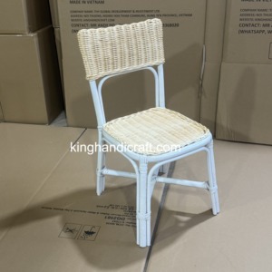 Chaise pour enfants en rotin tressé moderne faite à la main, sécurisée pour événements extérieurs, locations d'hôtels, mariages, fêtes d'anniversaire - Vente en gros pour la photographie - Product Image 3