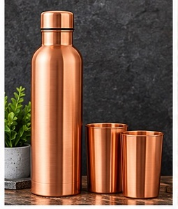 Ensemble de bouteilles d'eau en cuivre martelé faites à la main avec deux verres et couvercles, vaisselle écologique en métal fabriquée à la main - Product Image 5