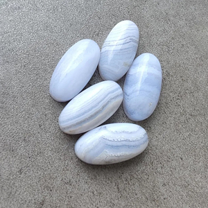 หินอาเกตบลูลูกไม้เกรด AAA+ รูปไข่ขนาดใหญ่ ขัดเงา ปรับขนาดได้ หลังเรียบ สำหรับทำเครื่องประดับ มีทุกขนาด - Product Image 1
