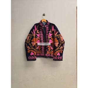 Chaqueta de terciopelo bordada a mano, estilo Suzani, abrigo corto informal para mujer, chaqueta unisex de invierno con forro interior de algodón. - Product Image 5