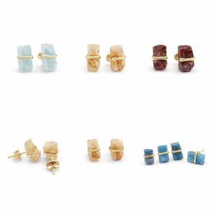 Boucles d'oreilles minimalistes bohèmes en laiton plaqué or avec pierre brute d'aigue-marine rectangulaire, faites à la main, bijoux de naissance pour femme - Product Image 6