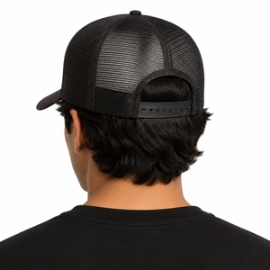Gorra Trucker Unisex de Malla Lisa, Transpirable, Cómoda, Cierre Ajustable, Calidad Premium, Diseño Moderno y Ligero - Product Image 2