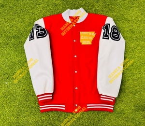 Blouson universitaire rouge et blanc pour homme, avec patchs lettres personnalisés, col rabattable, bouton unique, style streetwear décontracté, hiver, embossé sur le devant - Product Image 4