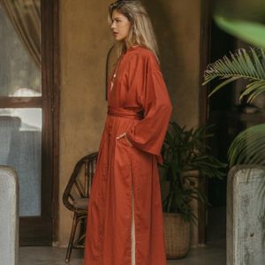 Kimono Maxi Rojo Orgánico de Satén y Algodón para Mujer, Estilo Boho, Tipo Cárdigan, Abrigo Ligero para Festivales y Ceremonias - Product Image 4