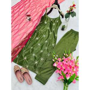 Ensemble de vêtements de soirée pour femmes de créateur avec beau haut et Dupatta - Product Image 4