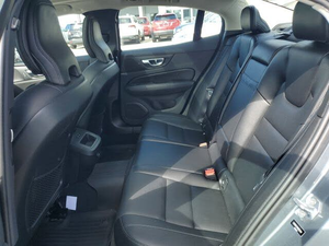 Volvo S60 T-5 Momentum AWD 2021 - Product Image 5
