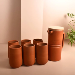 Carafe en terre cuite artisanale minimaliste et élégante + ensemble de 6 verres en argile pour votre maison/salle à manger et votre table - Product Image 2