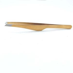 Pince à épiler professionnelle en acier inoxydable Sevetlana, manche doré élégant, prise en main parfaite, pointe inclinée pour cils - Product Image 1