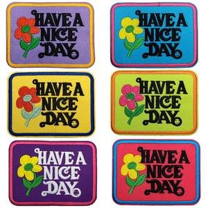 Parches de Fieltro No Tejido Bordados a Mano de Alta Calidad con Logotipo, Etiquetas Termoadhesivas - Product Image 1