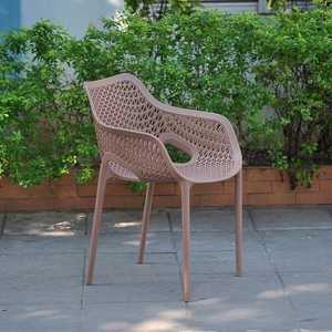 Chaise de jardin en plastique moulé en forme de bateau, couleur brun clair, haut de gamme, moderne, imperméable et confortable, pour les consommateurs avisés - Product Image 1