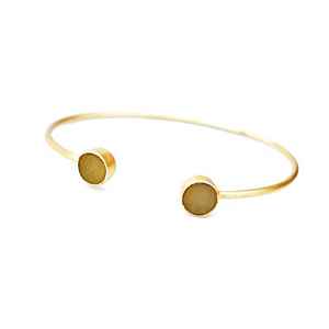 Bracelet manchette en quartz solaire Druzy doré |   Bijoux de fête unisexes en forme de couronne plaqués or 10 carats |   HARI OM CREATIONS - Product Image 1