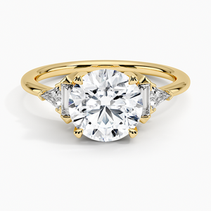 Anillo de Compromiso Clásico con Tres Diamantes Laterales - Product Image 1
