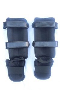 Espinilleras QST de Piel Sintética Acolchada para Muay Thai, MMA, Artes Marciales, Entrenamiento, Ligeras, con Cierre de Hebilla - Product Image 6