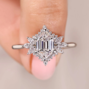 Anillo de compromiso con diamante cultivado en laboratorio de 1.27 quilates, corte hexagonal con engaste catedral, joyería de anillo de eternidad en vermeil de 14k - Product Image 5