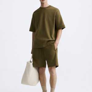 ชุดเสื้อยืดและกางเกงขาสั้นผู้ชายสีเขียวมะกอก ผ้าฝ้าย ใส่สบายสำหรับฤดูร้อน เนื้อผ้าถักระบายอากาศ สีพื้น - Product Image 1