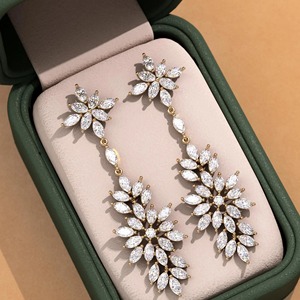 Boucles d'oreilles pendantes en diamant marquise de 11,12 carats_ Chandelier de mariée en or 14 carats - Product Image 3