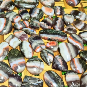 Aigue-marine grise naturelle en forme irrégulière avec jeu de couleurs, pierre précieuse en vrac pour la fabrication de bijoux Chakralume, origine Rajasthan - Product Image 1