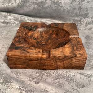 Cendrier de table en bois naturel UO pour salon, balcon et voiture, cendrier en bois au look vintage pour la maison et le bureau, rond, marron chez UO - Product Image 6